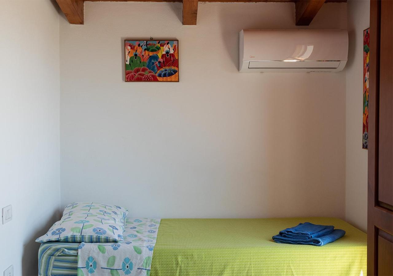 Bed and Breakfast Sa Guardia De Ferricci à Solanas  Extérieur photo