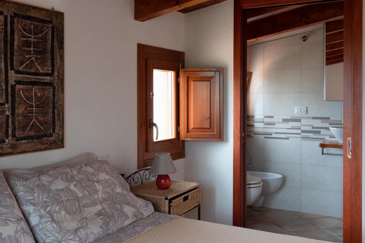 Bed and Breakfast Sa Guardia De Ferricci à Solanas  Extérieur photo