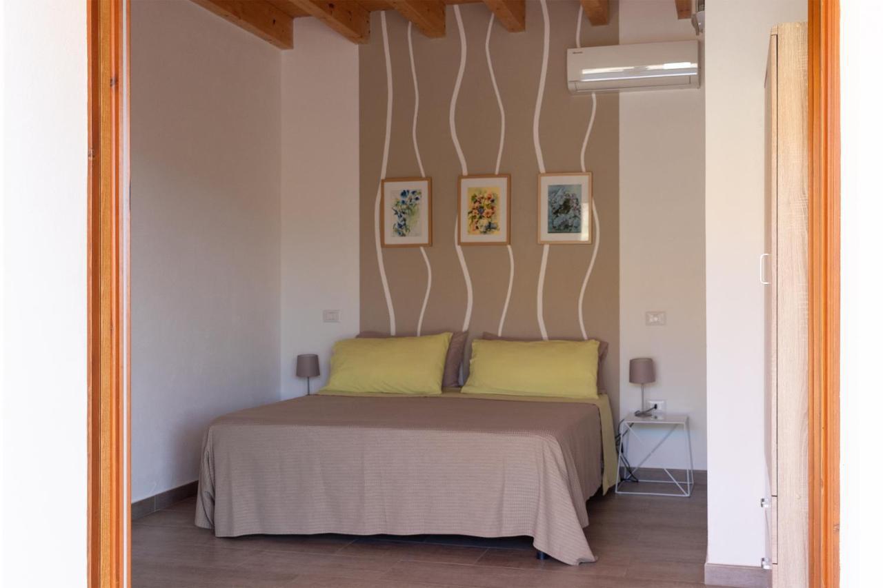 Bed and Breakfast Sa Guardia De Ferricci à Solanas  Extérieur photo